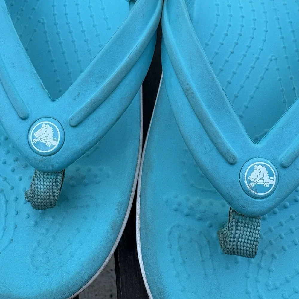 Crocs Kids J2 Blue Flip Flop Sandals Beach Pool Summer Lightweight Comfort
